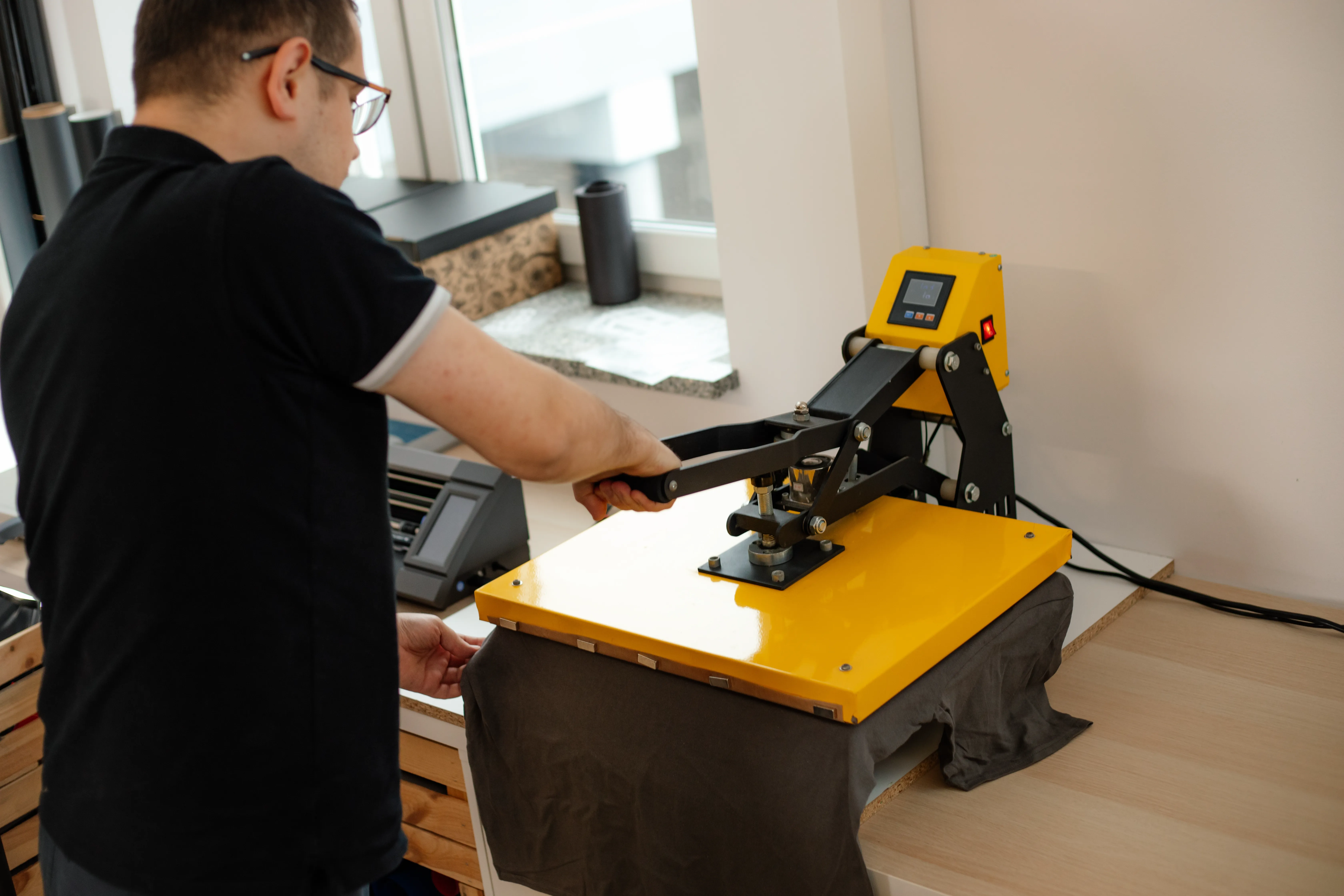 custom woven labels image